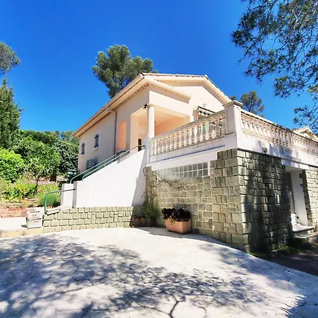 Ensoleillé Avec Terrasse Et à Proximité Appartamento Saint-Raphaël