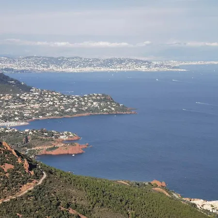 Ensoleillé Avec Terrasse Et à Proximité