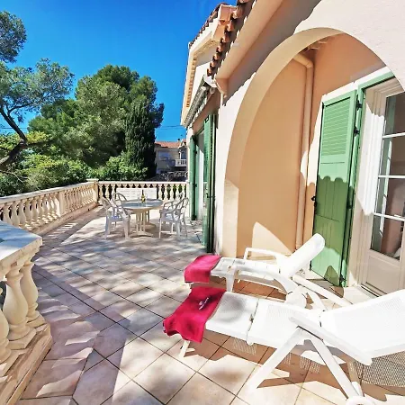 Ensoleille Avec Terrasse Et A Proximite * Saint-Raphael (Var)