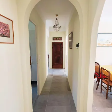 Ensoleille Avec Terrasse Et A Proximite * Saint-Raphael (Var)